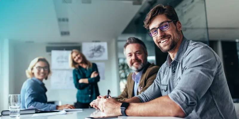 Freelancer-Team bei der Projektarbeit